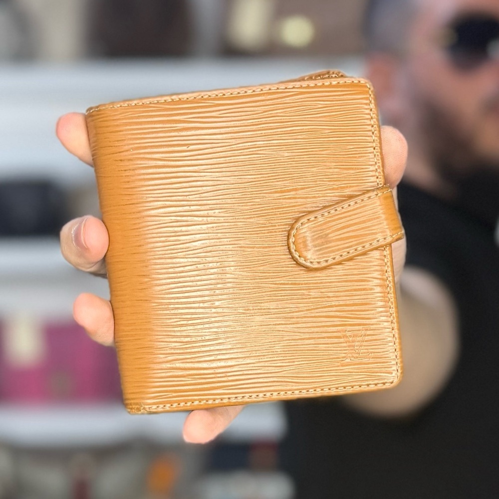LV RARE EPI WALLET